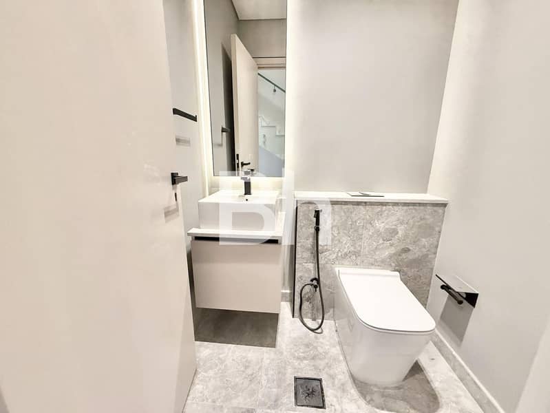 Prime Location | Burj View | Single Row - Image 6