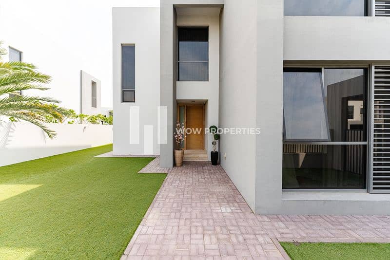 Exclusive | Modern and Spacious Villa | Vacant
