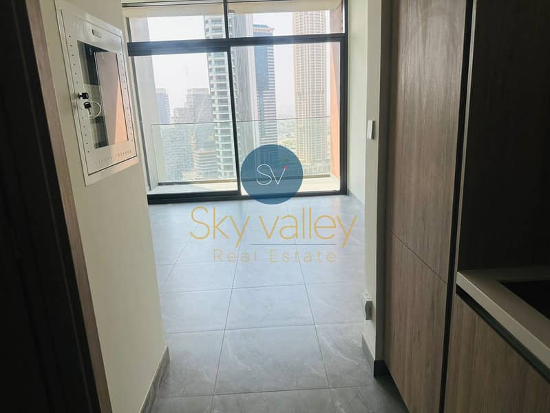 Modern Studio | Vacant | Canal View | Business Bay