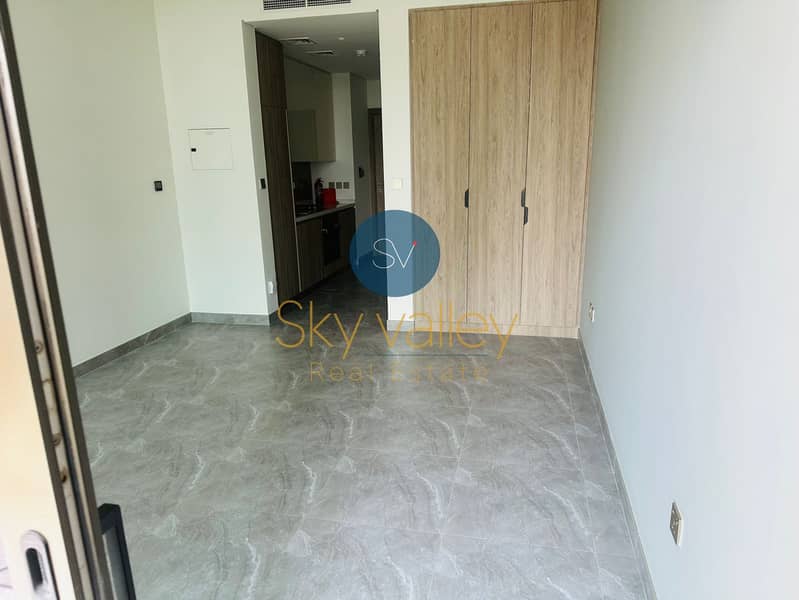 Modern Studio | Vacant | Canal View | Business Bay - Image 6