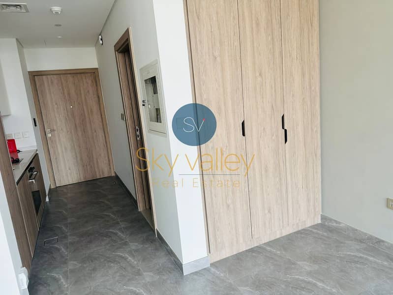 Modern Studio | Vacant | Canal View | Business Bay - Image 10