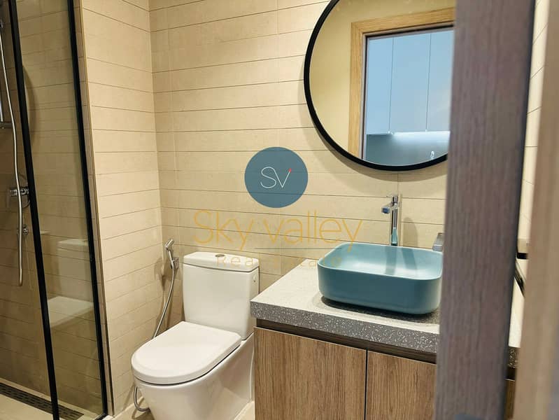 Modern Studio | Vacant | Canal View | Business Bay - Image 14