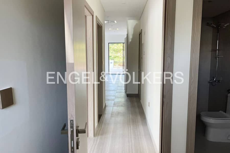 Motivated Seller | Close to Pool | Modern - Image 8