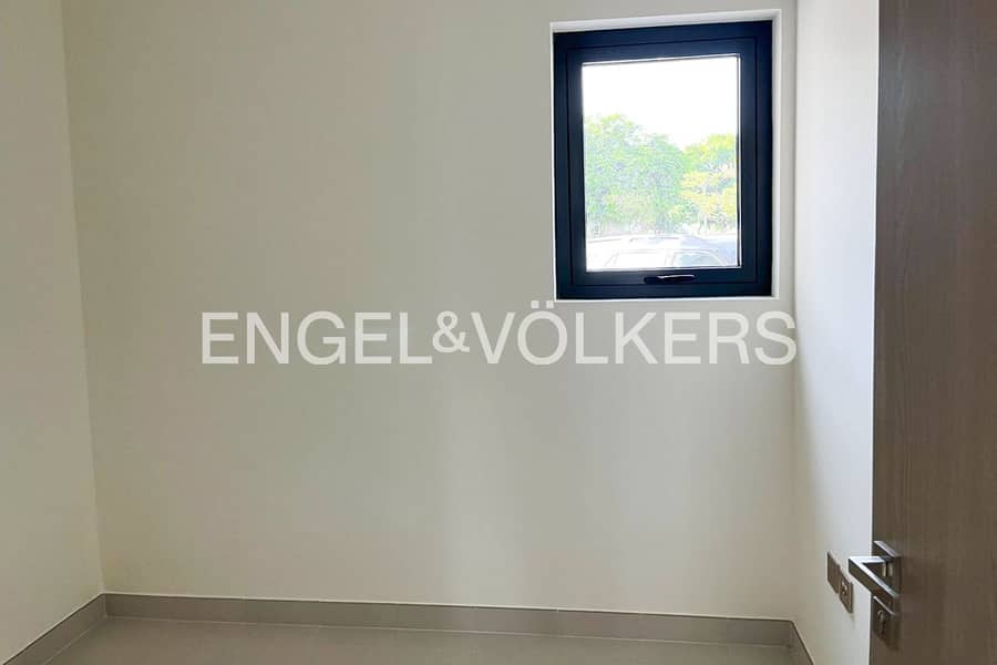 Motivated Seller | Close to Pool | Modern - Image 12