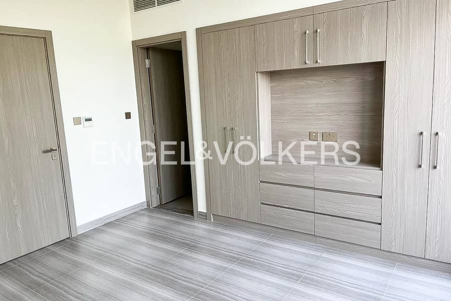 Motivated Seller | Close to Pool | Modern - Image 13