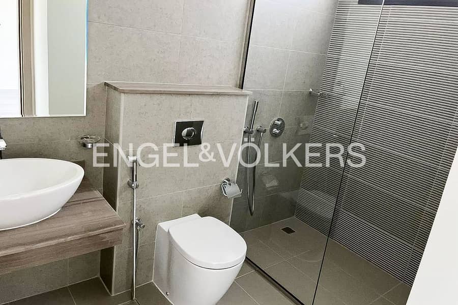 Motivated Seller | Close to Pool | Modern - Image 15