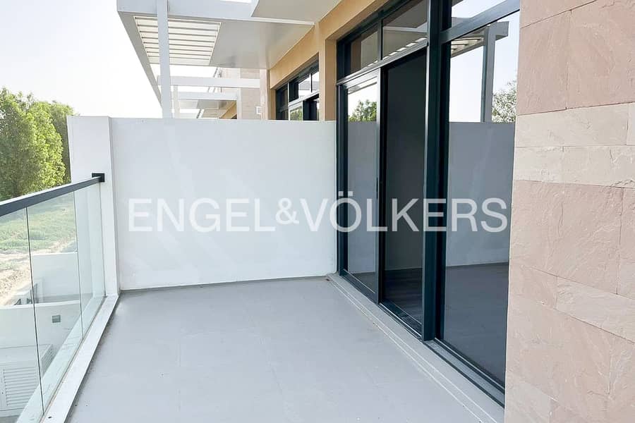 Motivated Seller | Close to Pool | Modern - Image 17