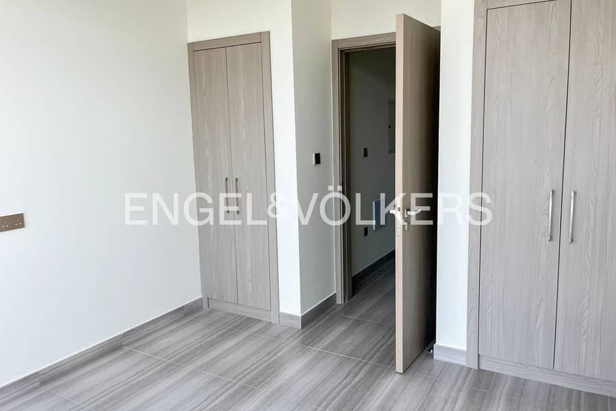 Motivated Seller | Close to Pool | Modern - Image 18