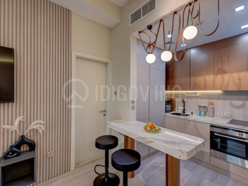 High floor | Full Lake View | Luxury Upgraded - Image 7