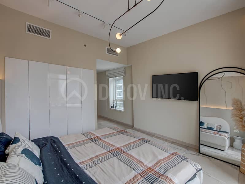 High floor | Full Lake View | Luxury Upgraded - Image 11