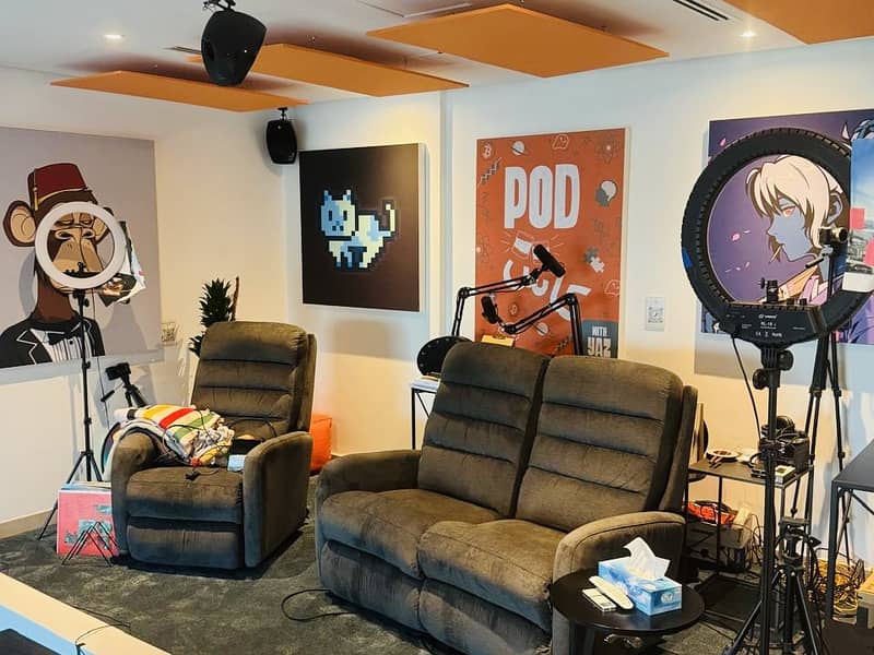 UPGRADED - FURNISHED -2 BR+M - LAKE VIEW - Image 9