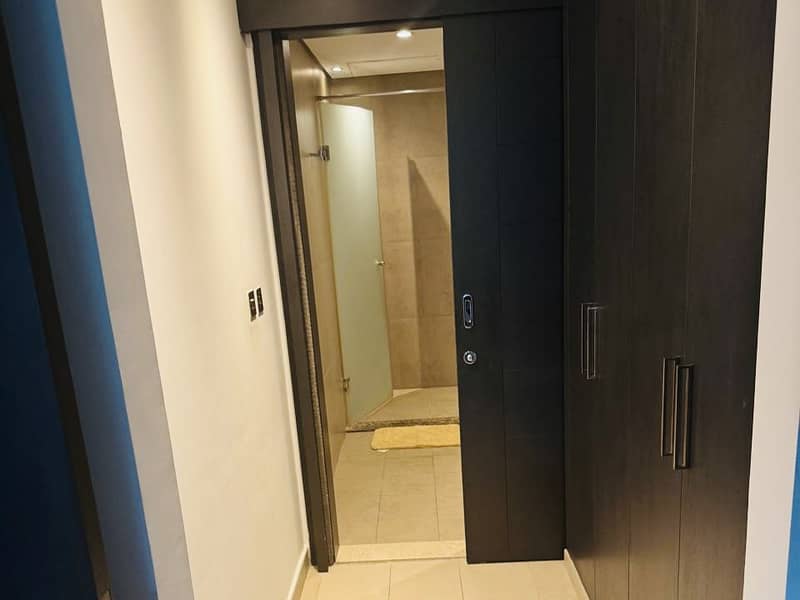 UPGRADED - FURNISHED -2 BR+M - LAKE VIEW - Image 10