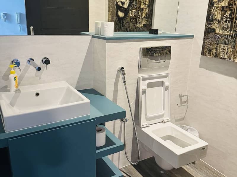 UPGRADED - FURNISHED -2 BR+M - LAKE VIEW - Image 12