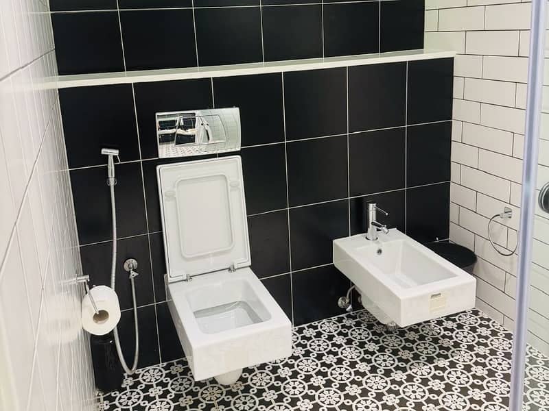 UPGRADED - FURNISHED -2 BR+M - LAKE VIEW - Image 24