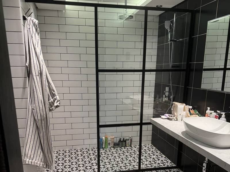 UPGRADED - FURNISHED -2 BR+M - LAKE VIEW - Image 27