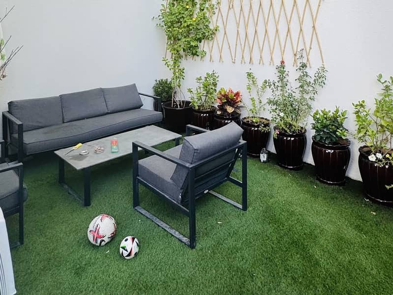 UPGRADED - FURNISHED -2 BR+M - LAKE VIEW - Image 29