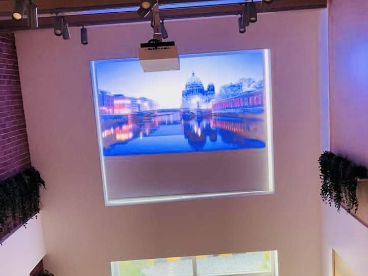 UPGRADED - FURNISHED -2 BR+M - LAKE VIEW - Image 31