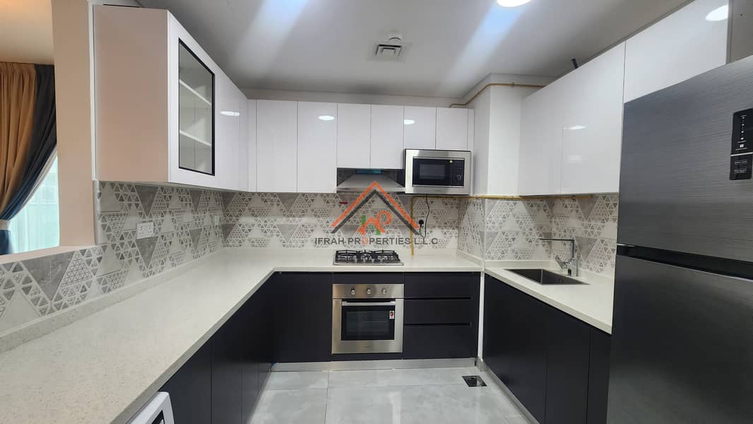 LAVISHED FULLY FURNISHED/PRIME LOCATION/VACANT