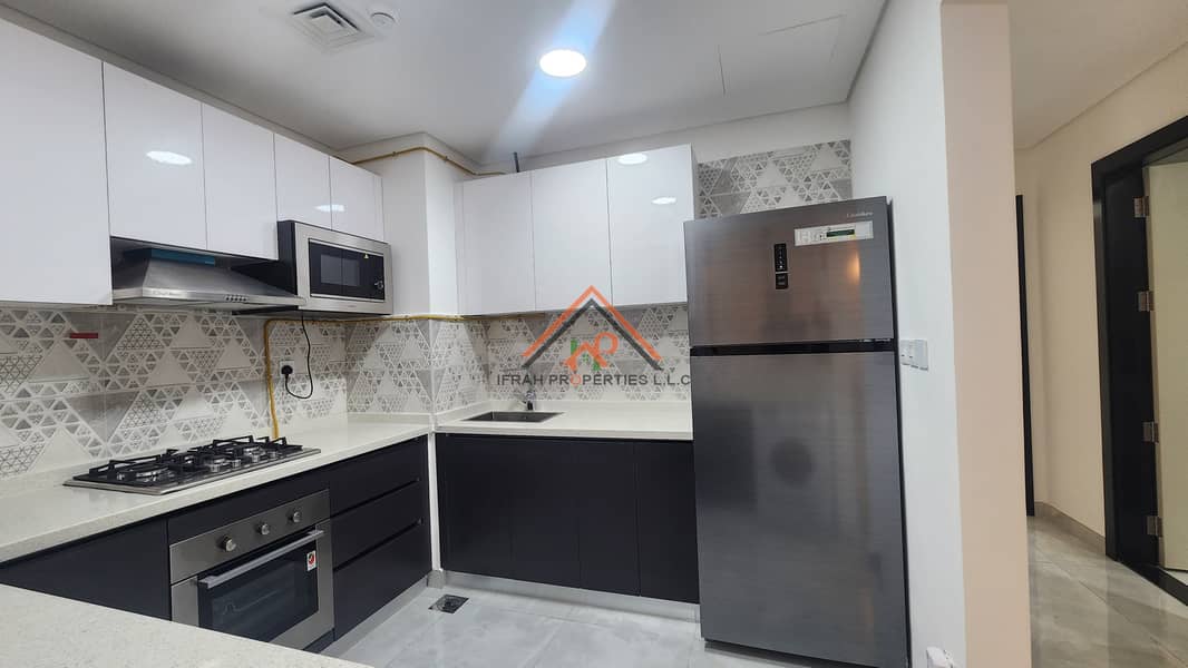 LAVISHED FULLY FURNISHED/PRIME LOCATION/VACANT