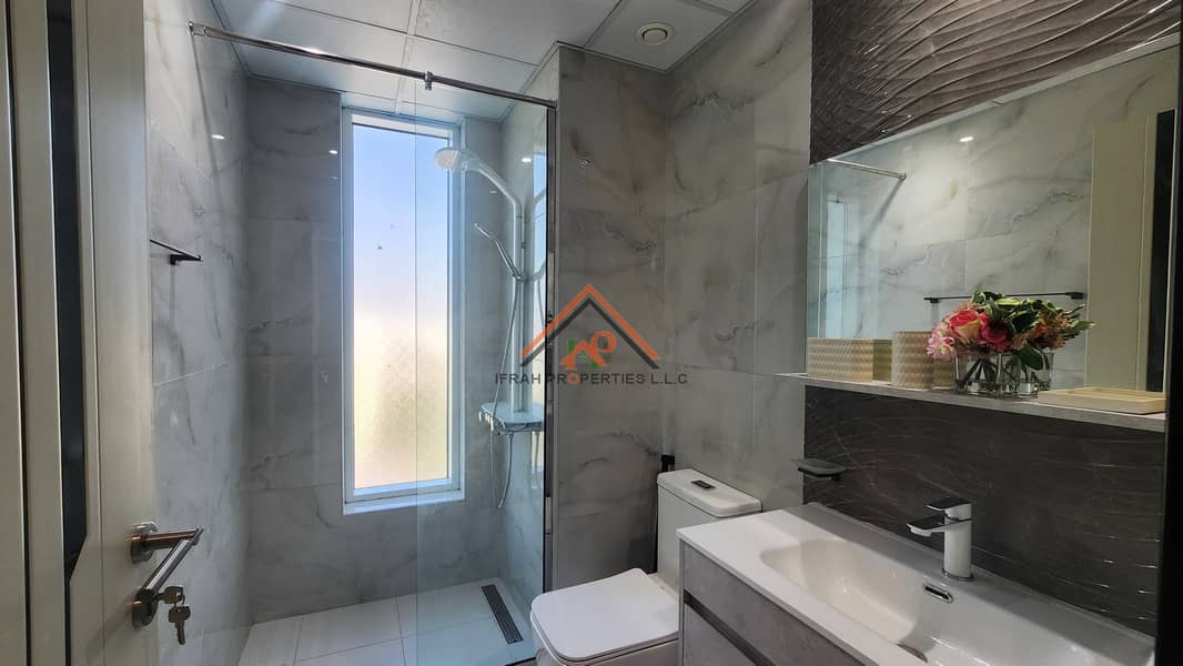 LAVISHED FULLY FURNISHED/PRIME LOCATION/VACANT - Image 9