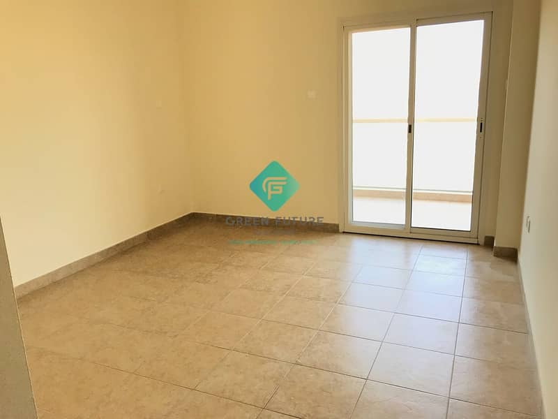 Well Maintained Apartment with Chiller Free