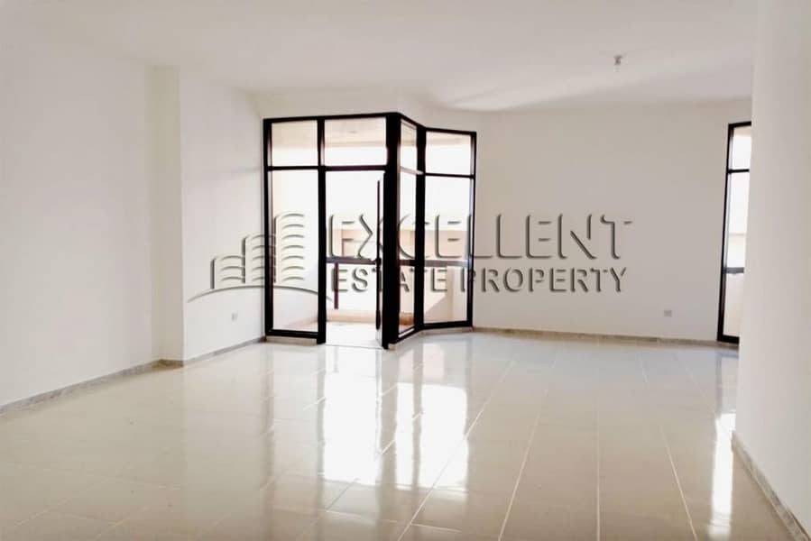 Fascinating 3 Bedroom Flat with Balcony