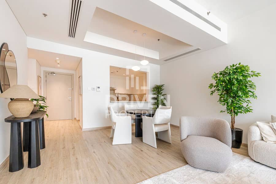 Fully Furnished | Upgraded Unit | Huge Balcony