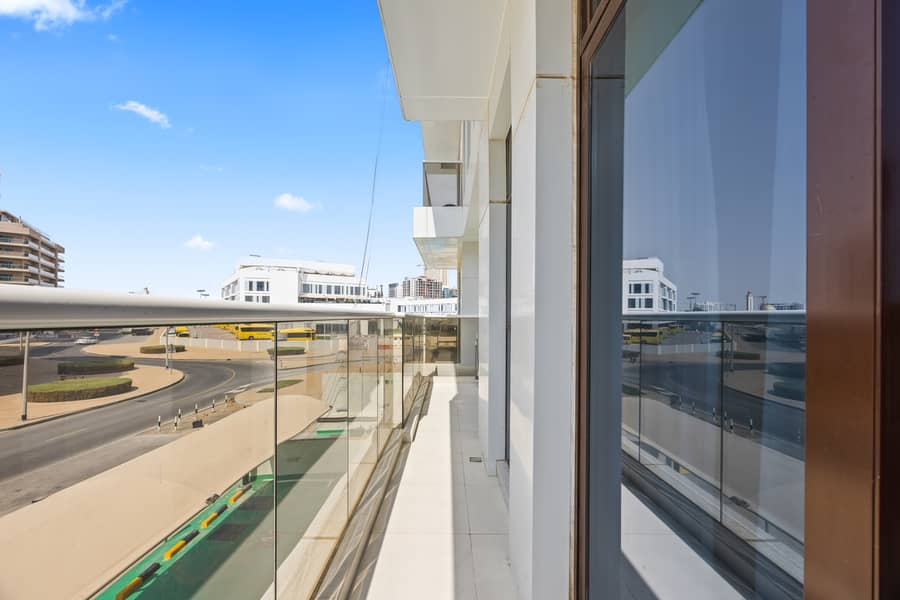 Peaceful Stay l Balcony & Pool l Near Downtown - Image 20
