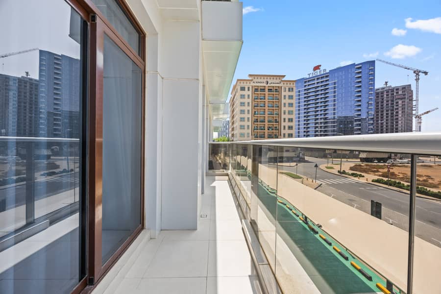 Peaceful Stay l Balcony & Pool l Near Downtown - Image 21