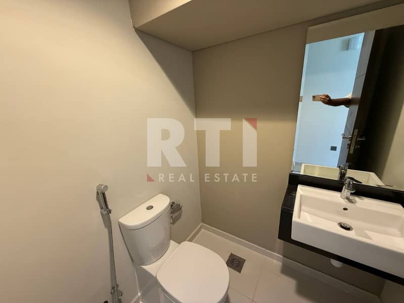 Corner Unit | Maids Room| Vacant - Image 9