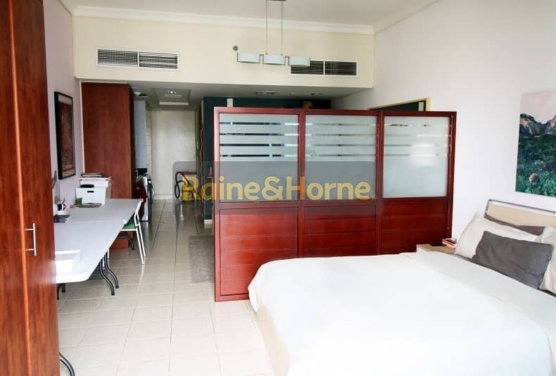 Must Sell! Full Lake View + Near to Metro Must Sell! Full Lake View + Near to Metro