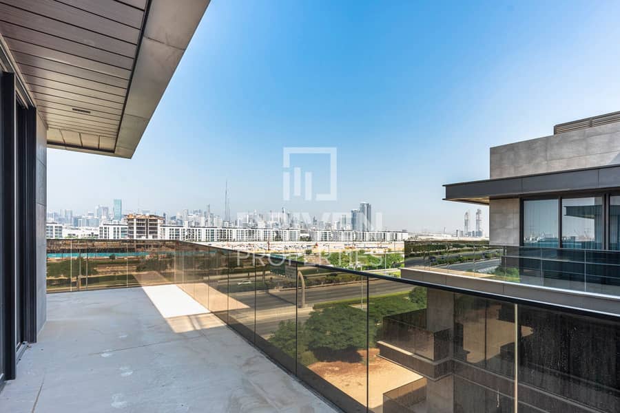 Elegant Penthouse | Spacious Layout | Skyline View - Image 1