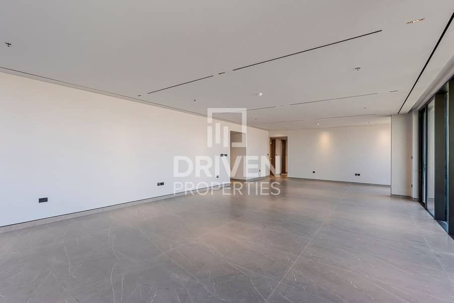 Elegant Penthouse | Spacious Layout | Skyline View - Image 7
