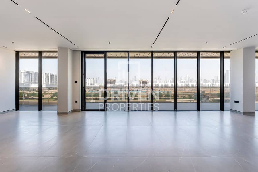 Elegant Penthouse | Spacious Layout | Skyline View - Image 4