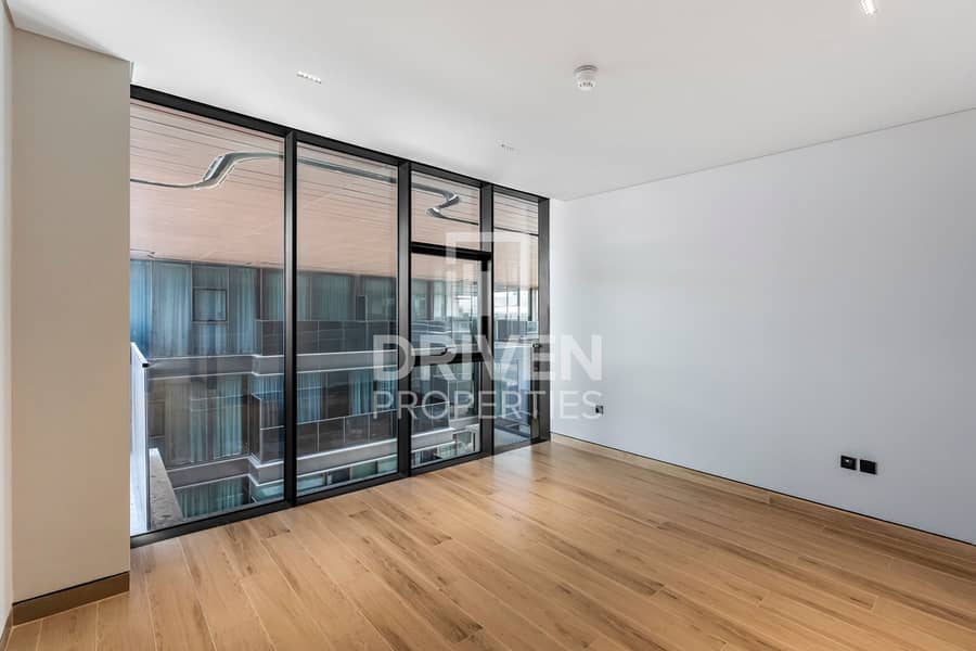 Elegant Penthouse | Spacious Layout | Skyline View - Image 17