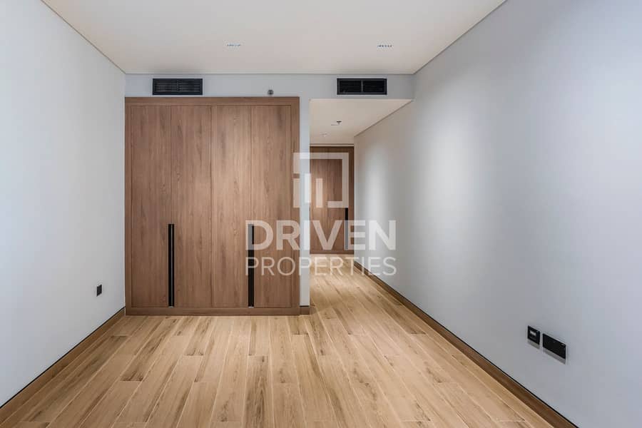 Elegant Penthouse | Spacious Layout | Skyline View - Image 18