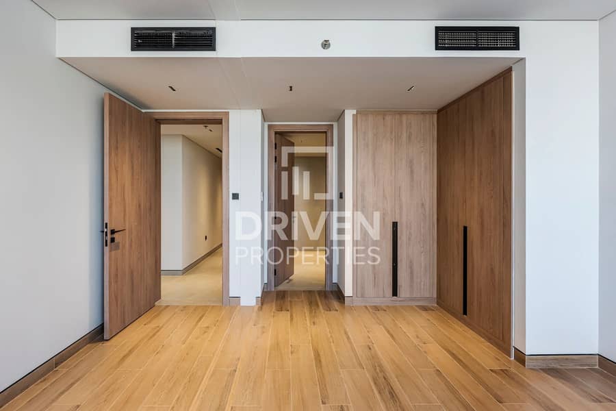 Elegant Penthouse | Spacious Layout | Skyline View - Image 8