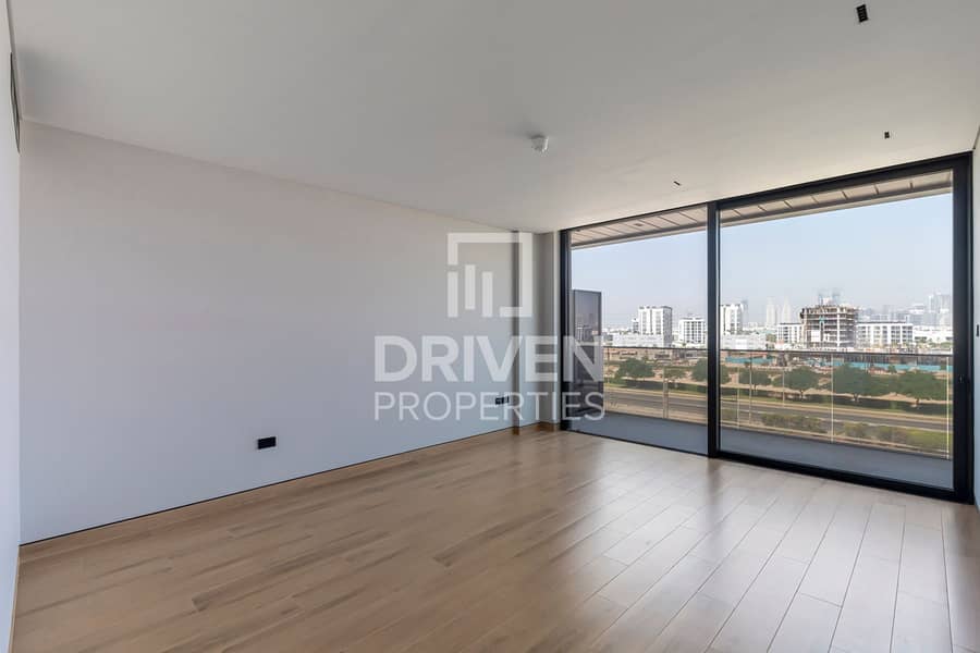 Elegant Penthouse | Spacious Layout | Skyline View - Image 9