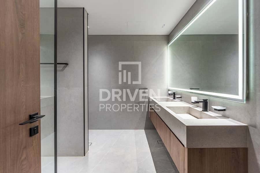 Elegant Penthouse | Spacious Layout | Skyline View - Image 10