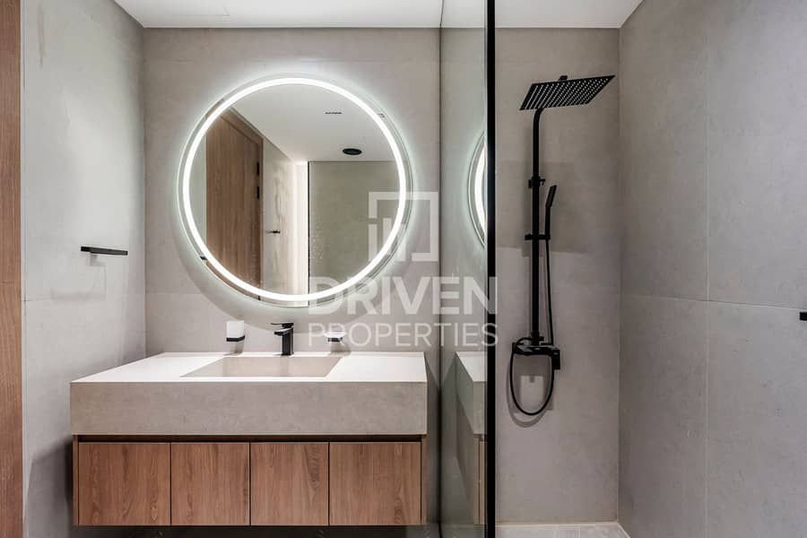 Elegant Penthouse | Spacious Layout | Skyline View - Image 12