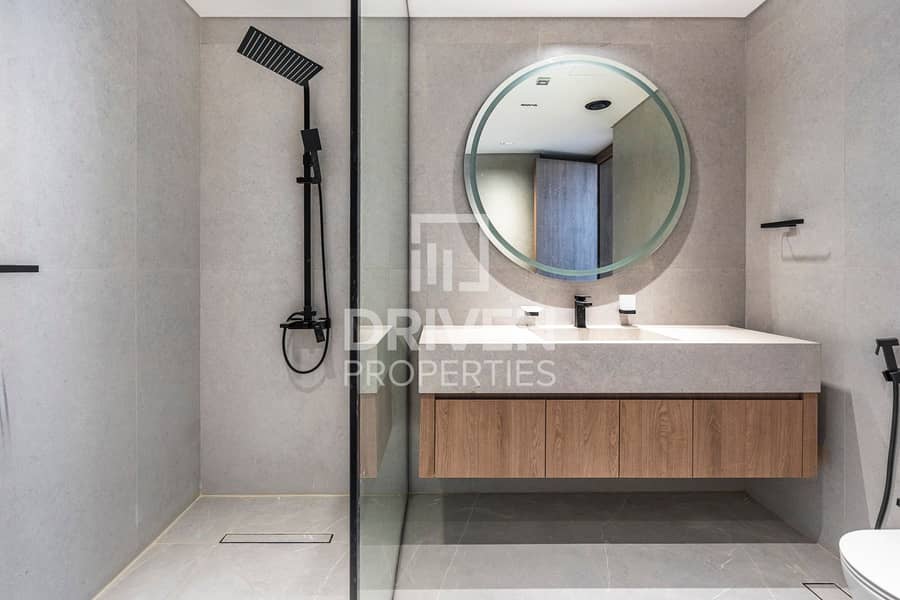 Elegant Penthouse | Spacious Layout | Skyline View - Image 20