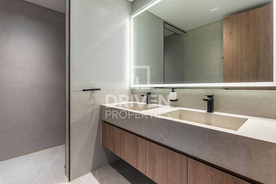 Elegant Penthouse | Spacious Layout | Skyline View - Image 19