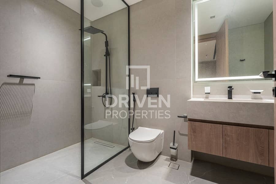 Elegant Penthouse | Spacious Layout | Skyline View - Image 15