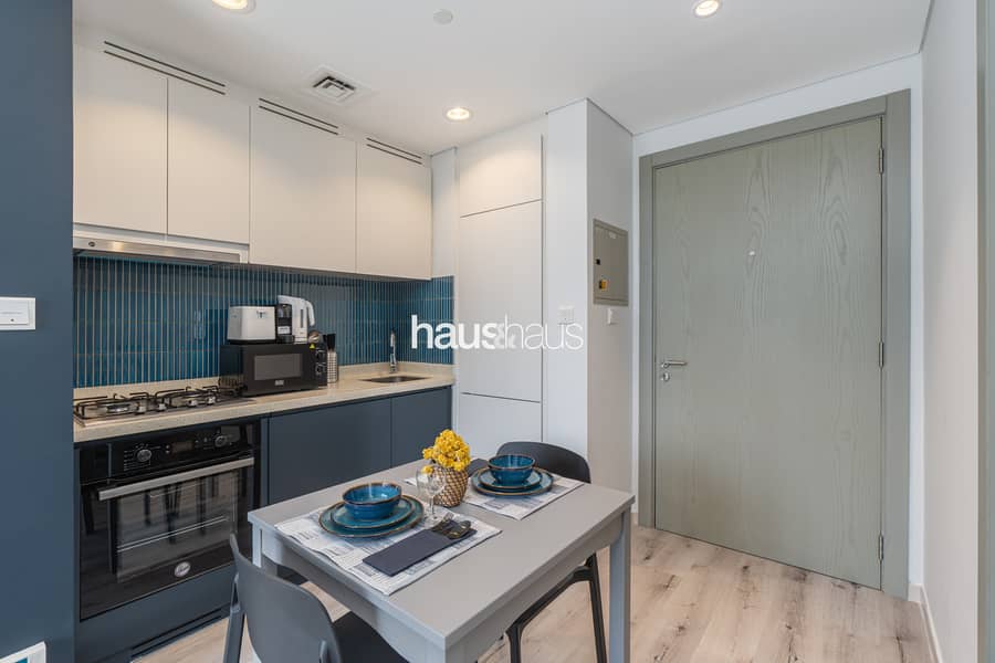 Canal View | Chic and Vibrant | Modern Comforts - Image 15