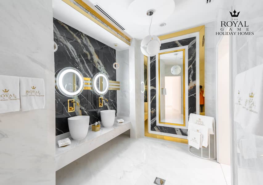 14 J209 EXCLUSIVE VILLA, 6 MASTER BEDROOMS + MAID, PALM J49. jpg