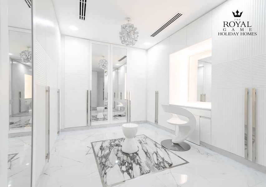 15 J209 EXCLUSIVE VILLA, 6 MASTER BEDROOMS + MAID, PALM J46. jpg