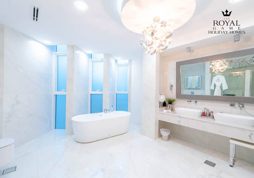 16 J209 EXCLUSIVE VILLA, 6 MASTER BEDROOMS + MAID, PALM J52. jpg