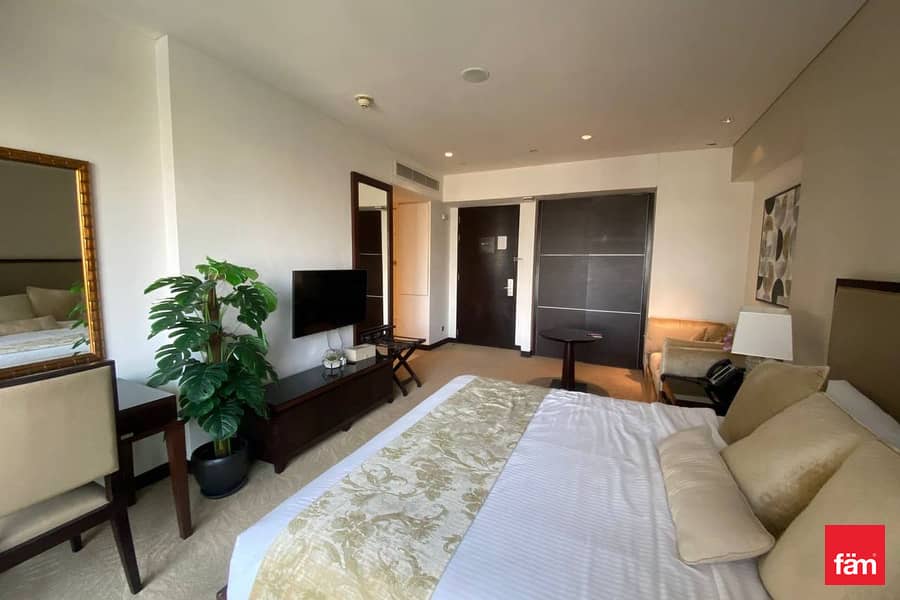 Floor to Ceiling Windows | Marina Views