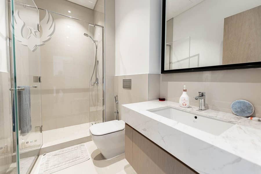 BEST VIEW | TOP FLOOR | VACANT - Image 6