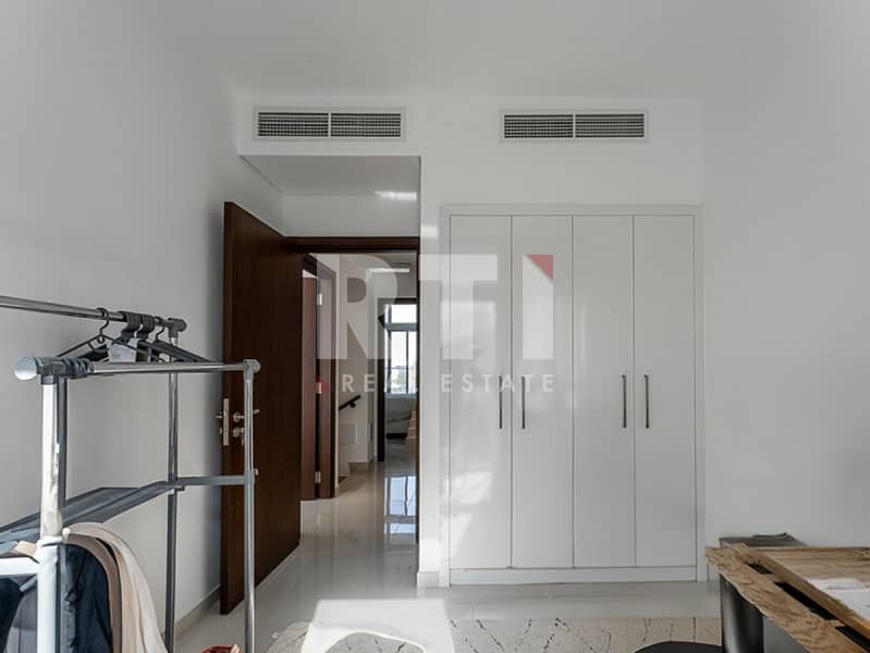 Corner Unit | Upgraded | Vacant on Trasfer - Image 7